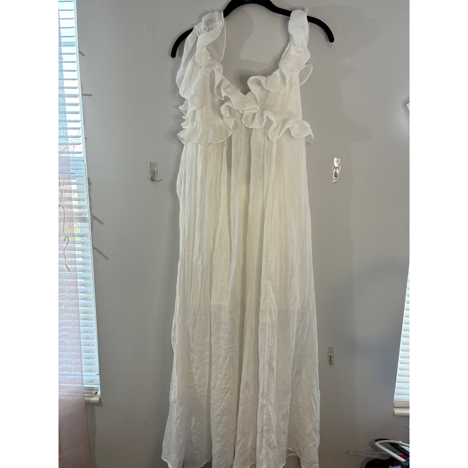 Flawless White Maxi Dress Ruffle Open Back Halter Summer Beach Casual Size M