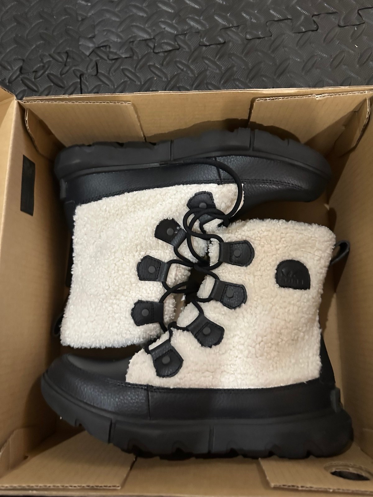 New Sorel Women's Explorer II Joan Cozy Boot