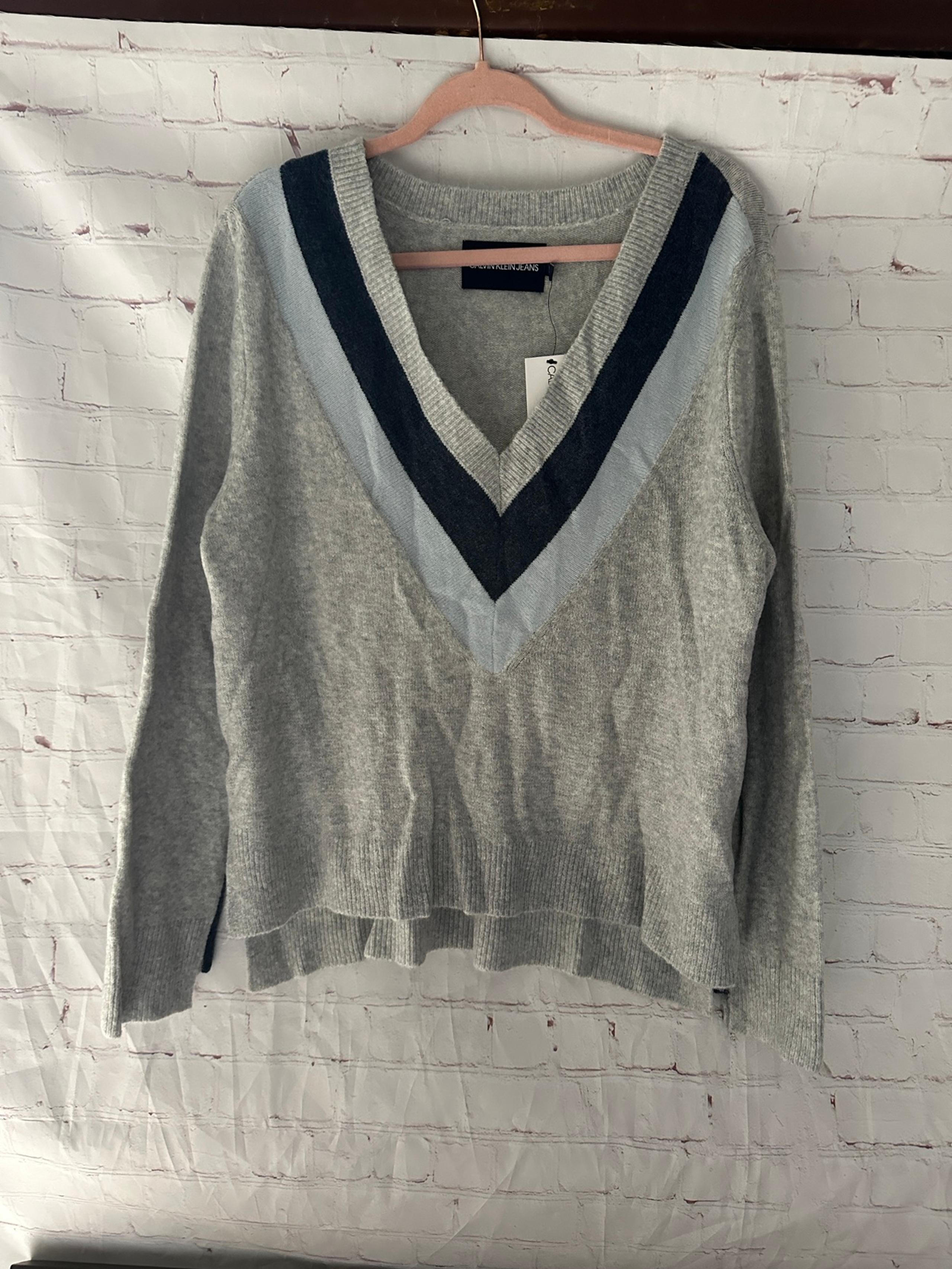 Calvin Klein Chevron Varsity Stripe V Neck Sweater L NWT