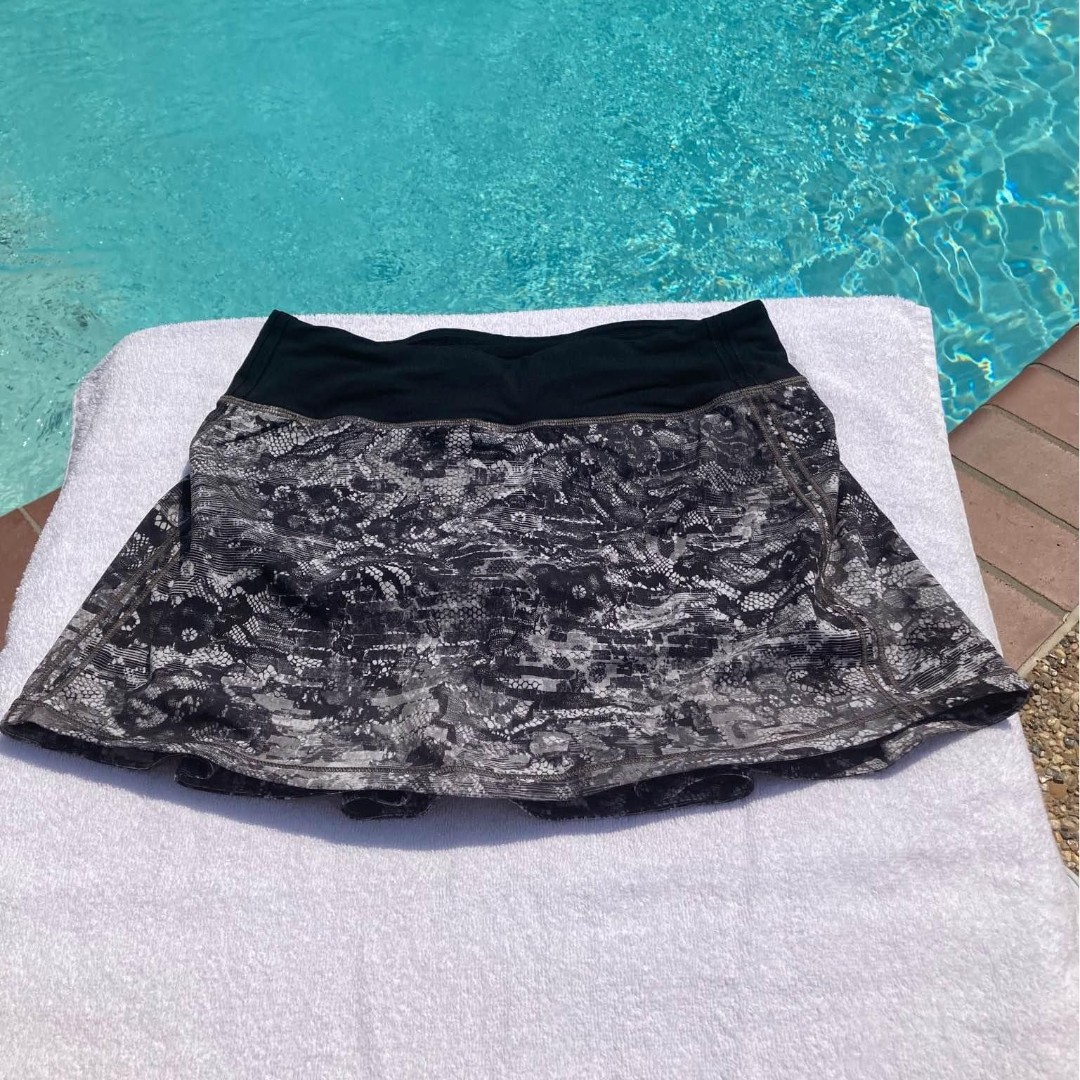 Lululemon Skirt MR Size 4 Black