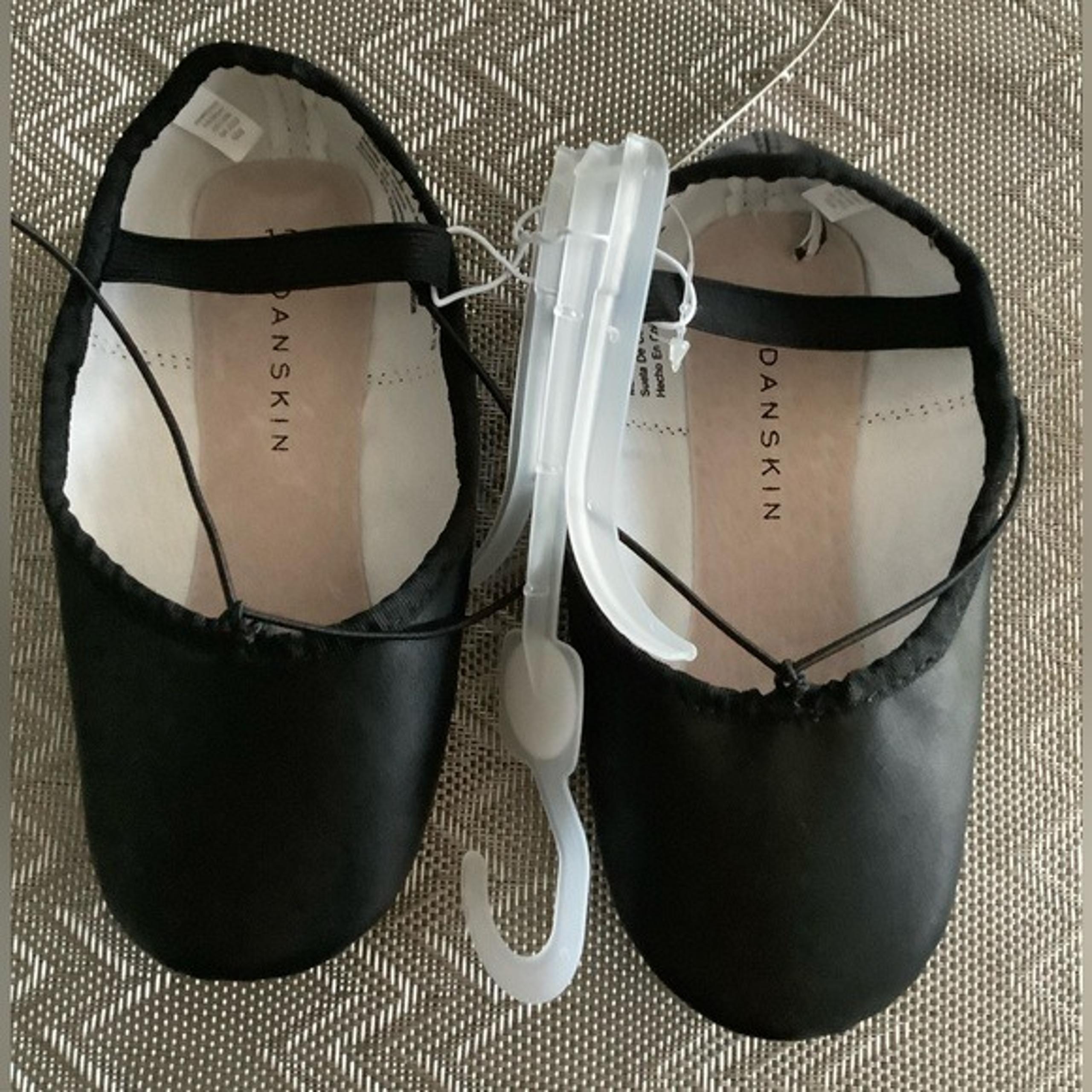 danskin black freestyle ballet shoes for girls Size 2 NEW Dancing Black Footwear