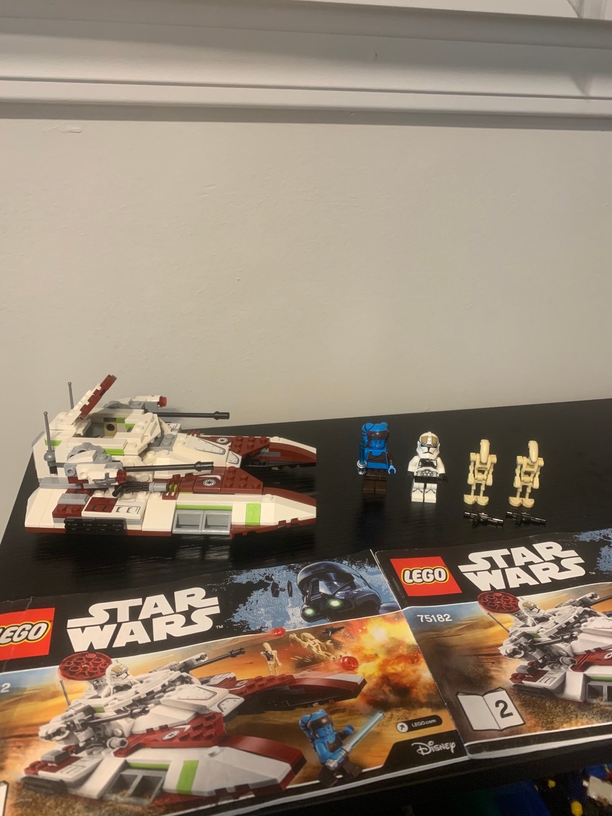 Lego Star Wars - Set 75182 Republic Fighter Tank w/ all figures including Aayla