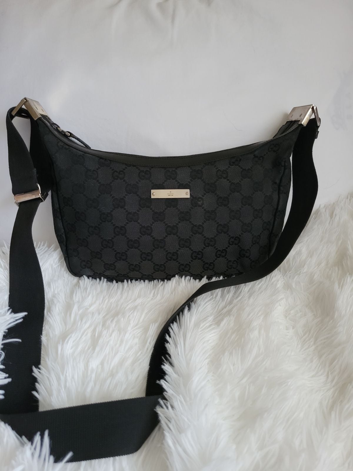 Sold‼️Gucci crossbody/shoulder bag canvas