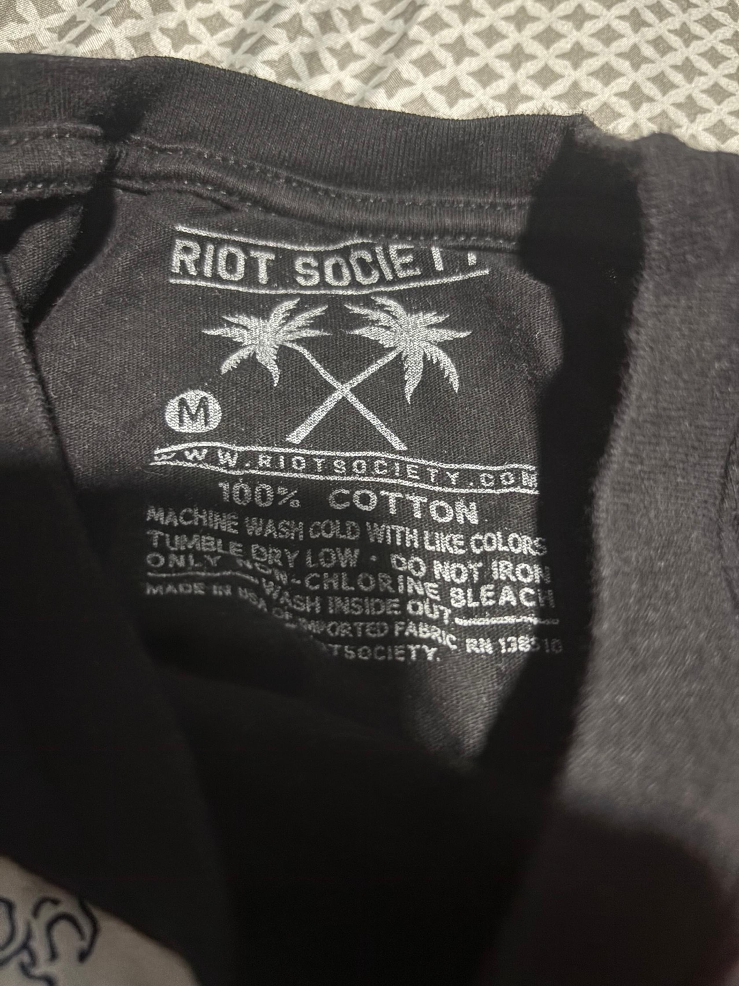 Riot society T shirt medium