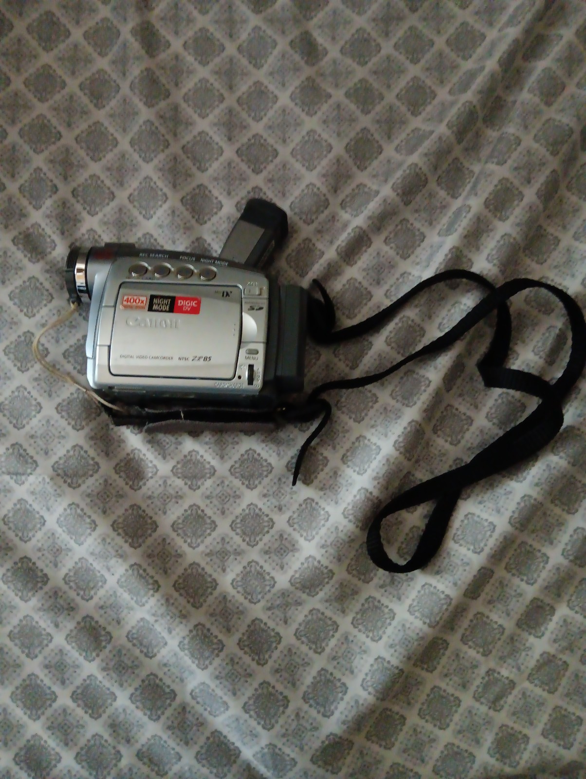 Canon 400x digital zoom Camcorder ntsc ZR85