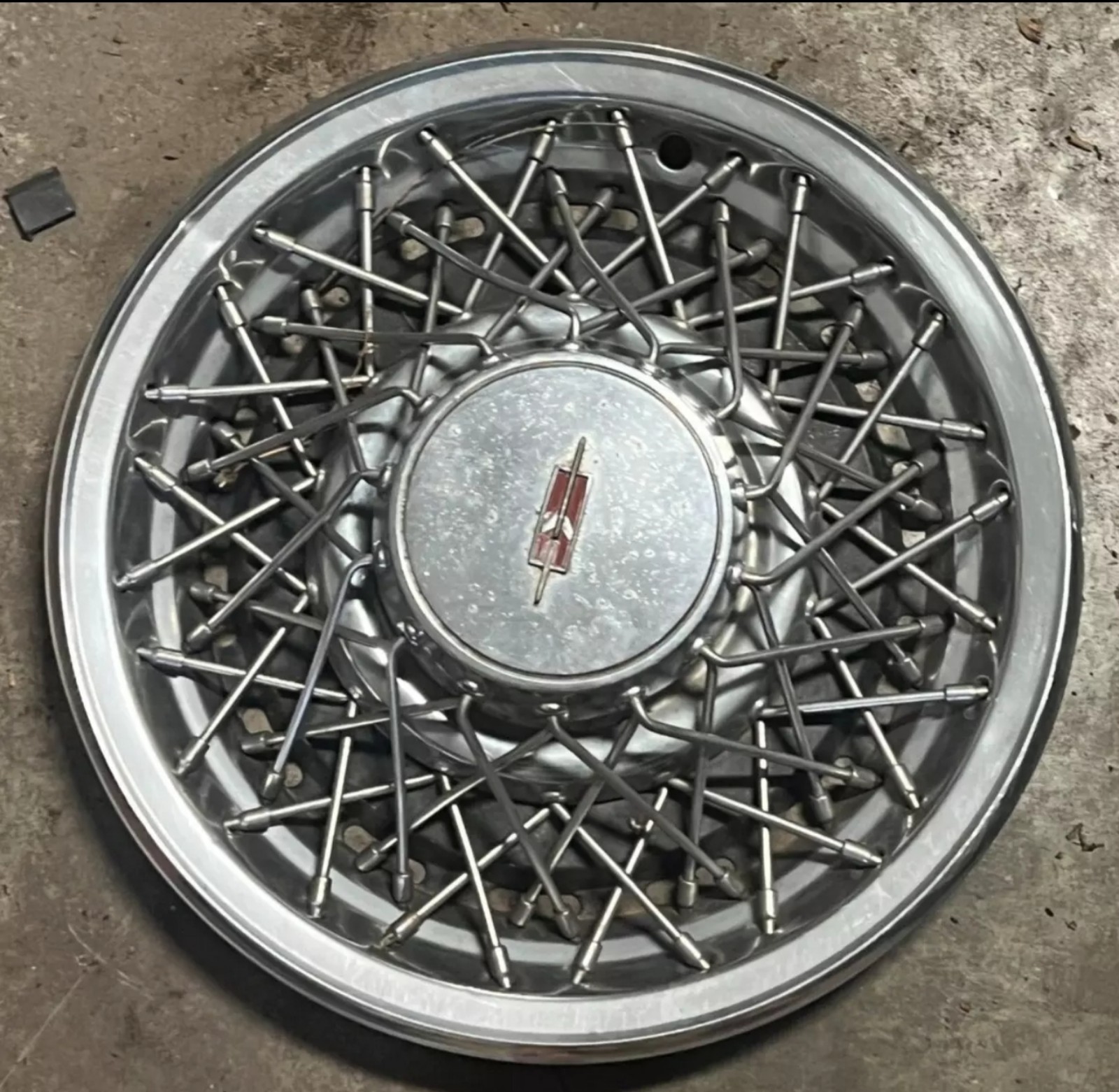 1978-1980 Vintage Oldsmobile 88 98 15 Wire Spoke Hubcap Wheel Cover