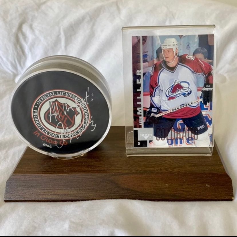 COLORADO AVALANCHE AARON MILLER AUTOGRAPH NHL HOCKEY PUCK DISPLAY