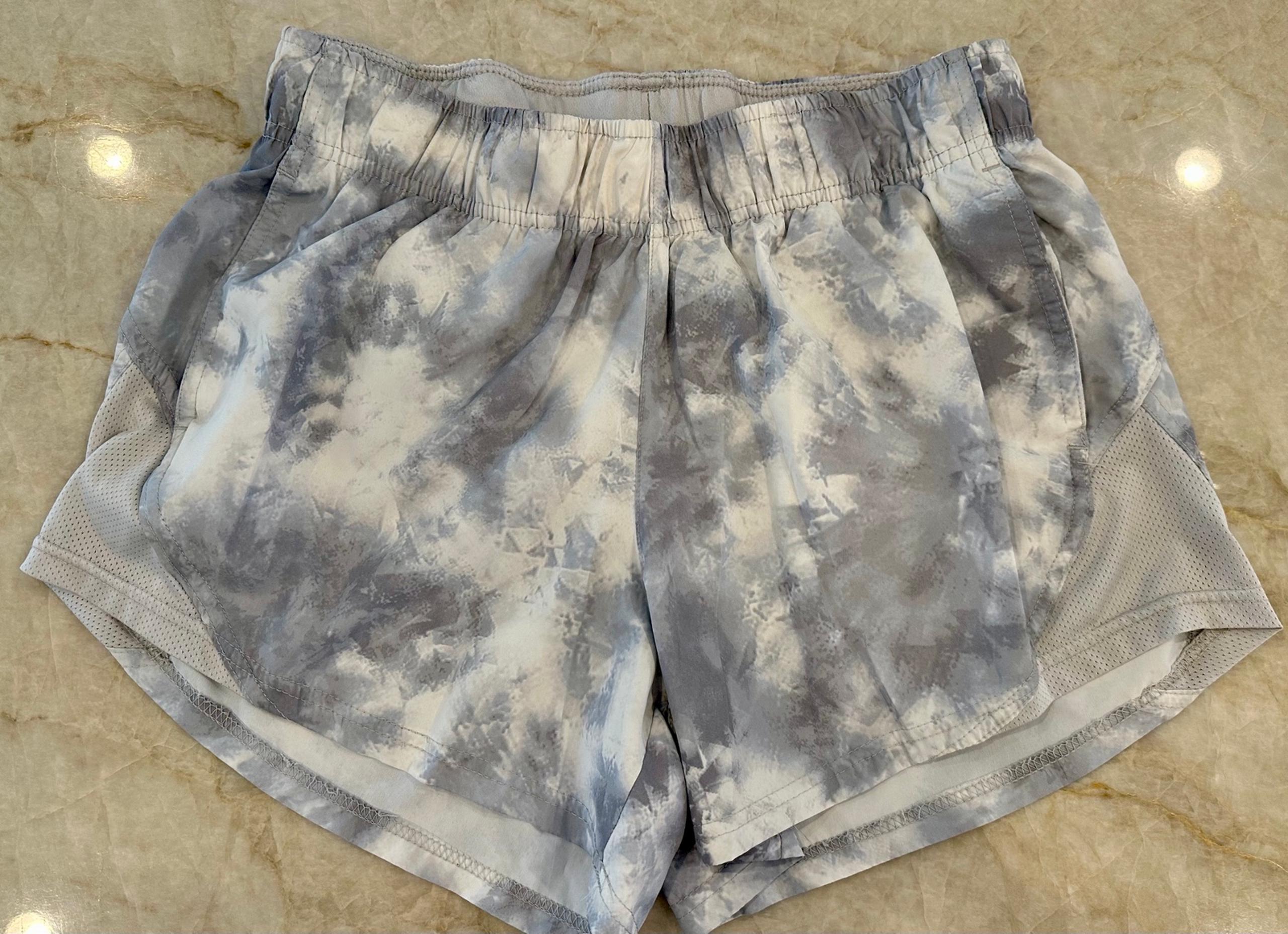 Athletic Works Gray & White Camo Women's Shorts, Size M (8-10)