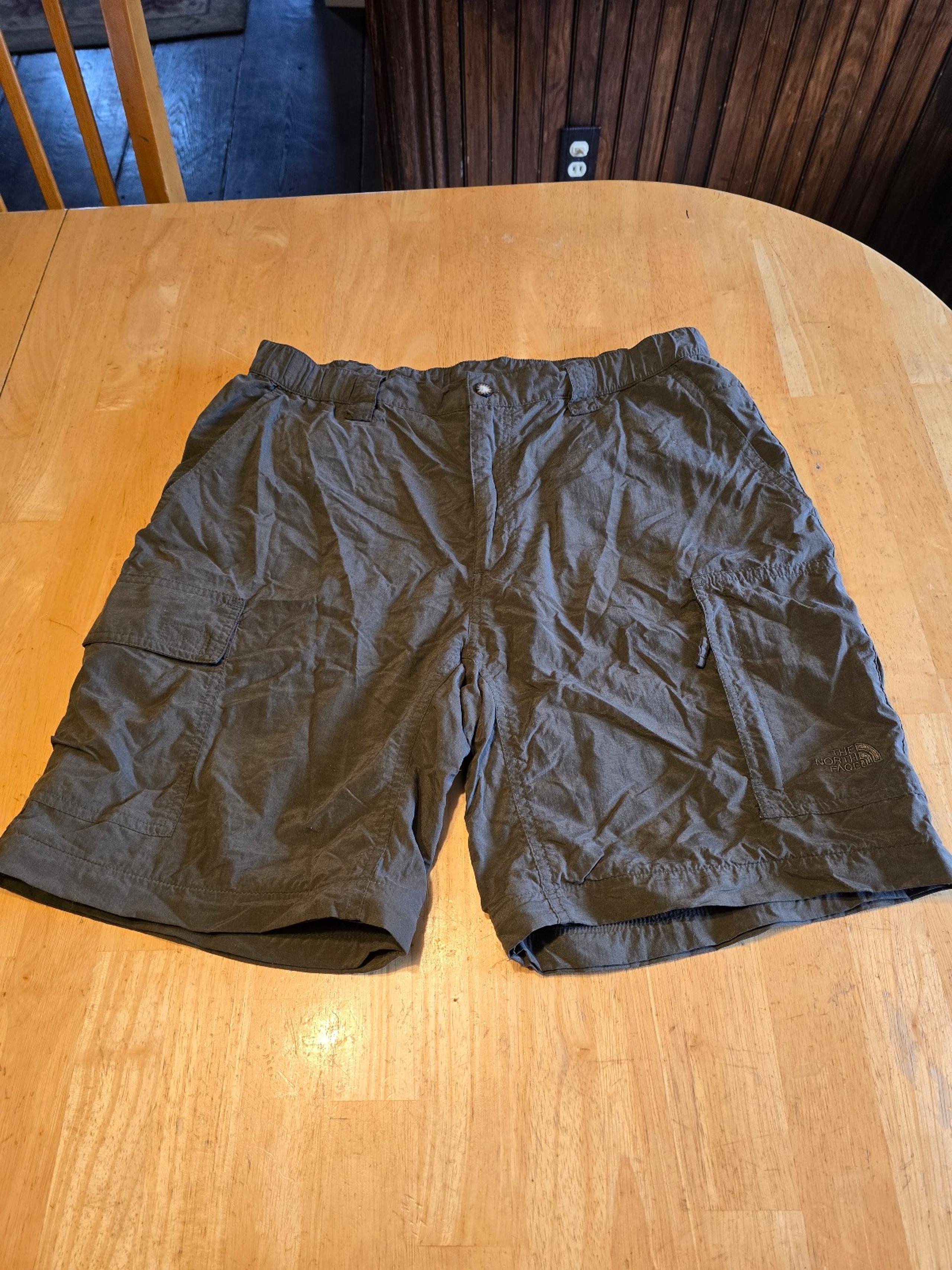 The North Face Men's Cargo Shorts. Large.