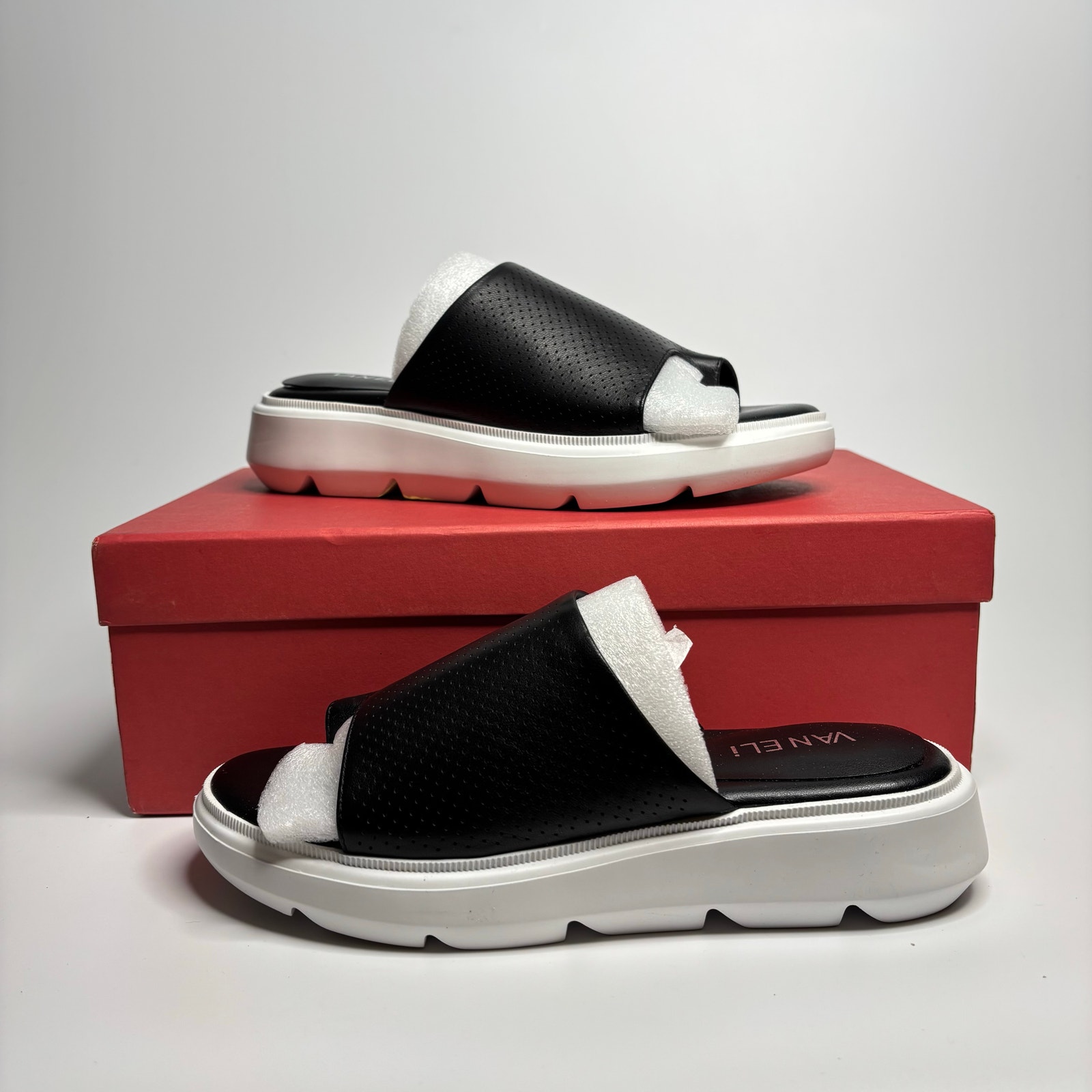 VANELi Colver Leather Sandals in Black Perf Nappa