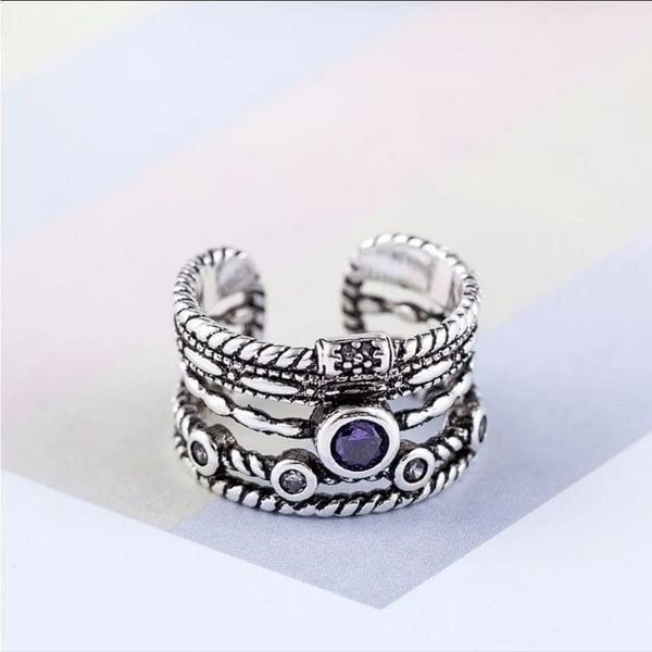 The Queen Ring in 925 silver and cubic zirconia