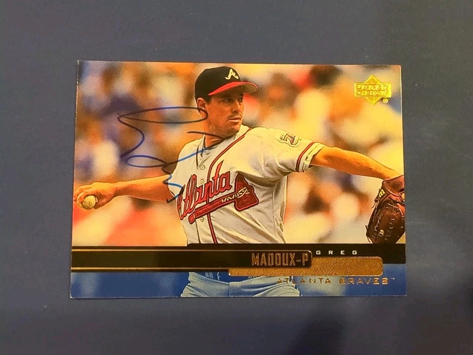 Greg Maddux Signed Autographed 2000 Upper Deck UD Card MLB Baseball Braves