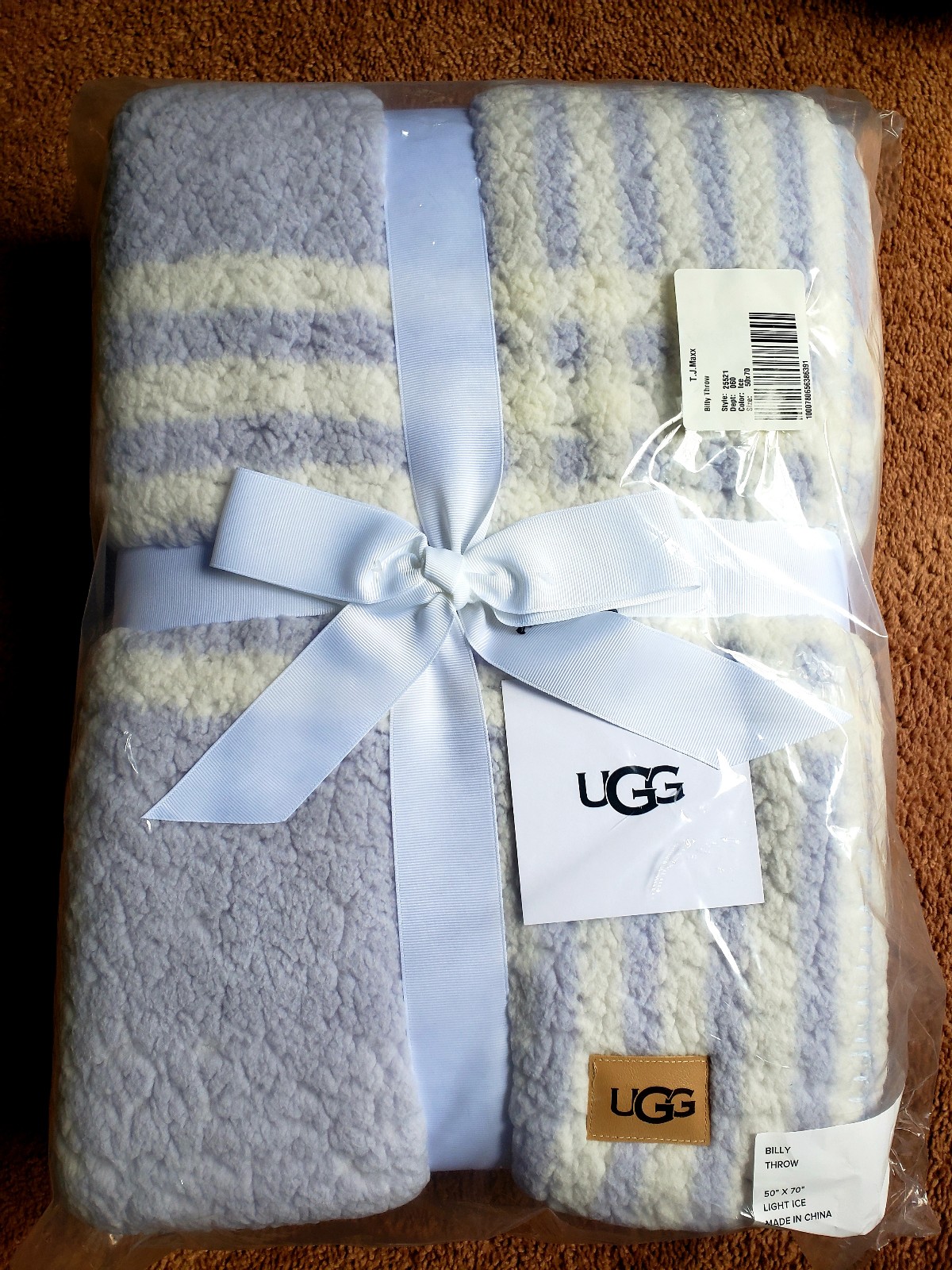 UGG Billy Throw NWT