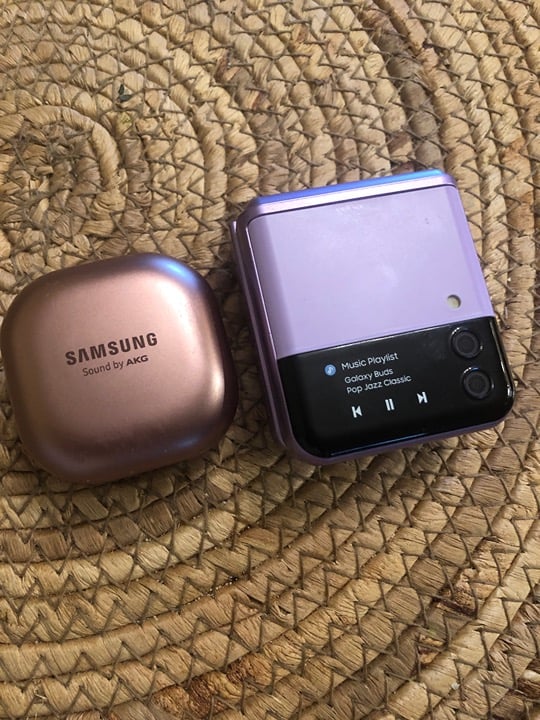 Galaxy Samsung EarBuds rose gold