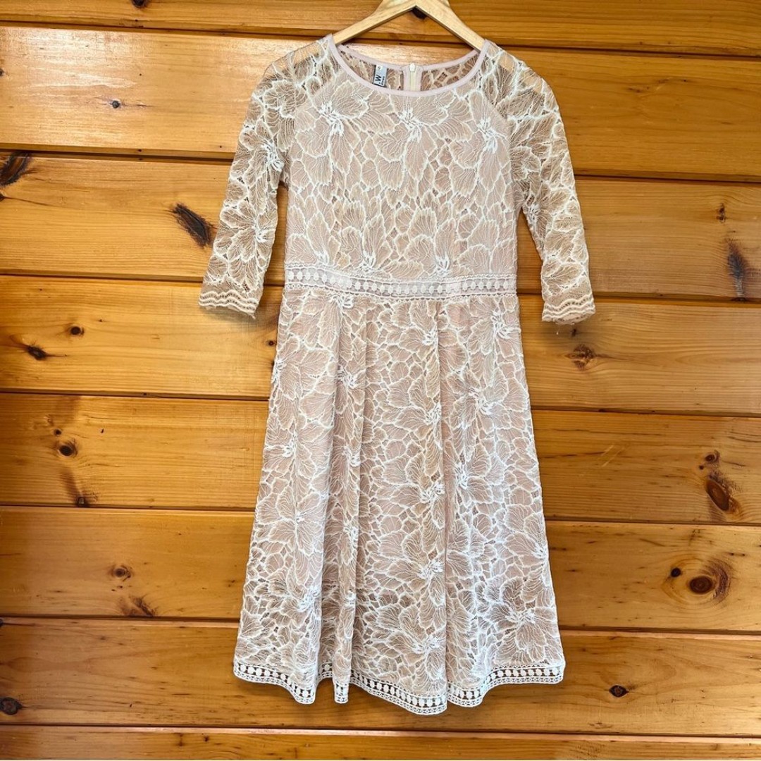 H.J.W. Elegant Lace Round Neck 3/4 Sleeve Fit & Flare Lined Dress S
