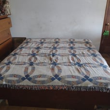(NWOT) MULTI-COLOR KING SIZE TAPESTRY BEDSPREAD. MADE IN THE USA