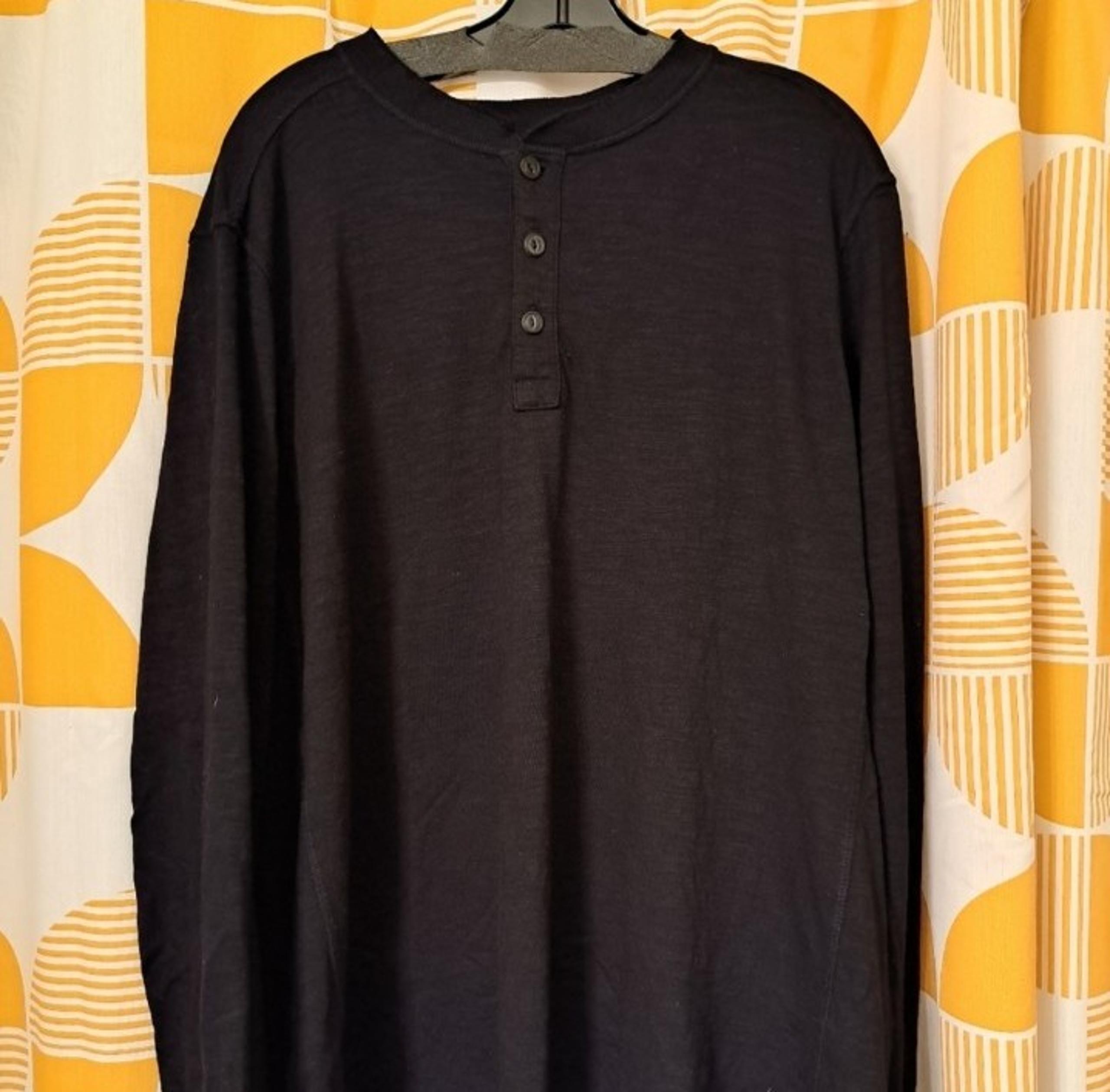 Mens American Eagle Long Sleeve
Henley Shirt XL