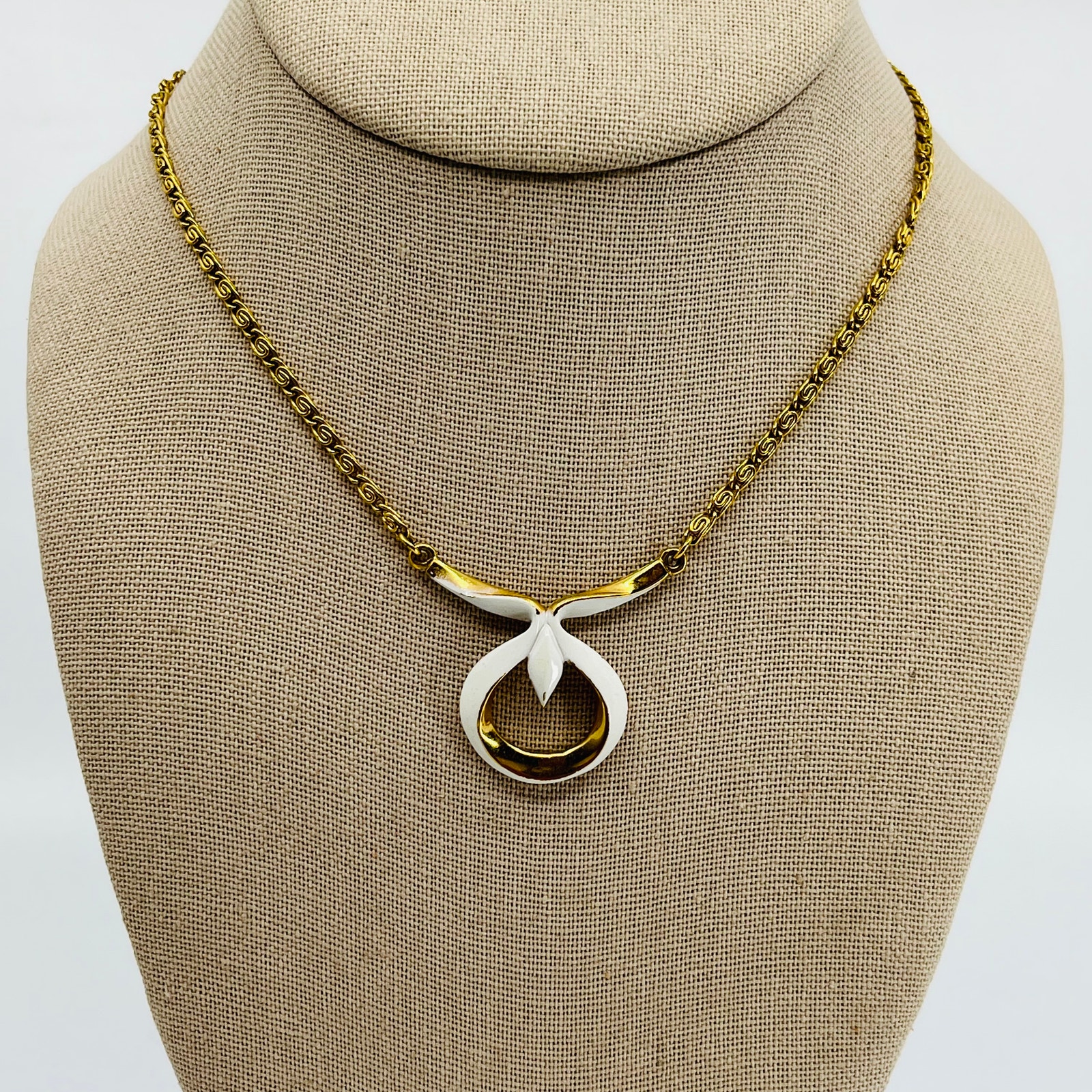 Vintage Art Deco Crown Trifari White Enamel Pendant Necklace SB2
