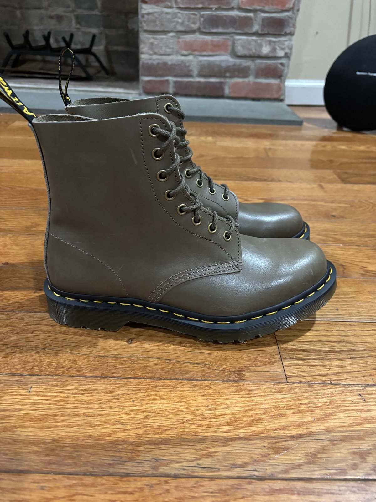 Mens Dr Martens Khaki 8 Eye Boots 1460