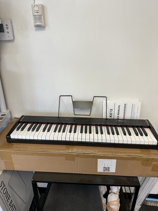 ocityK618 61-Key Velocity Sensitive Electric Piano Keyboard with Bluetooth Micwi