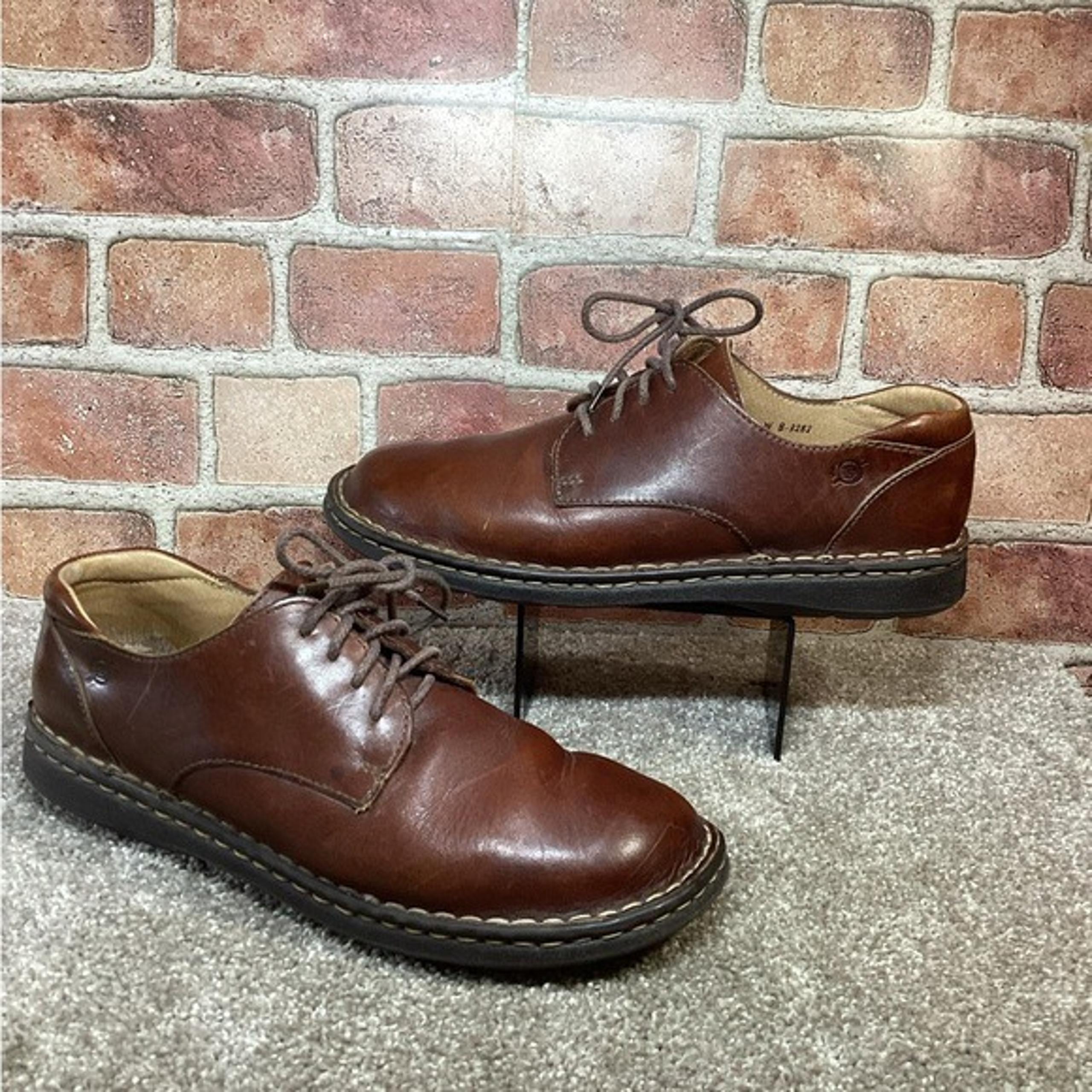 Born Womens lace up oxfords size 11