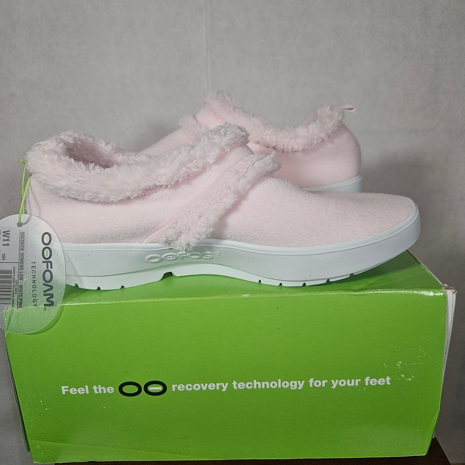 New! OOFOS Oocoozie Low Shoe Light Pink