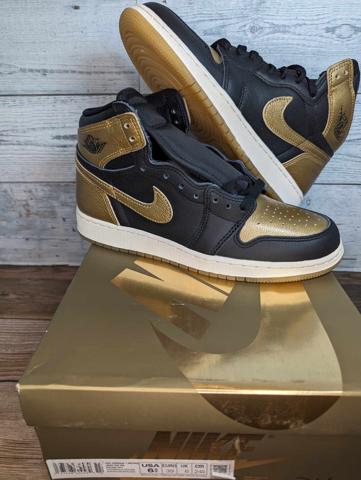 (Size 6.5Y/8W) GS Air Jordan 1 Retro Hi OG “Black Gold” FD1437-071 - New w/ Box