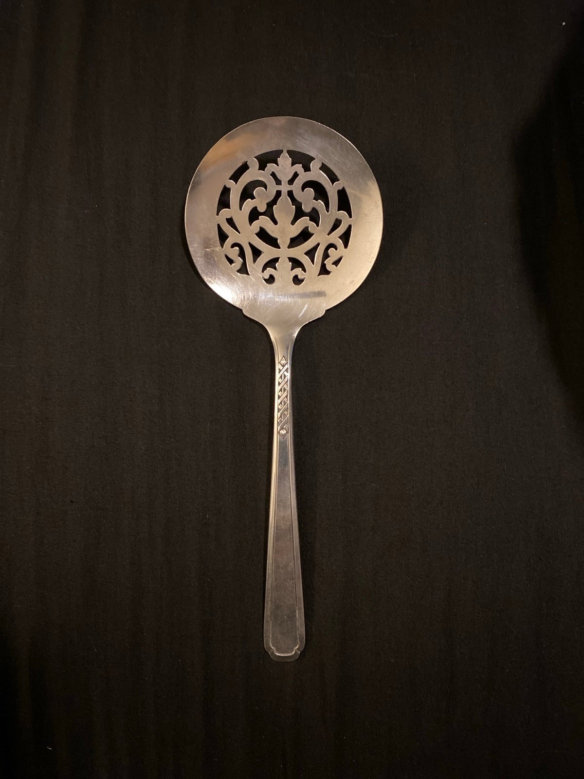 Oneida Flatware Tomato Server