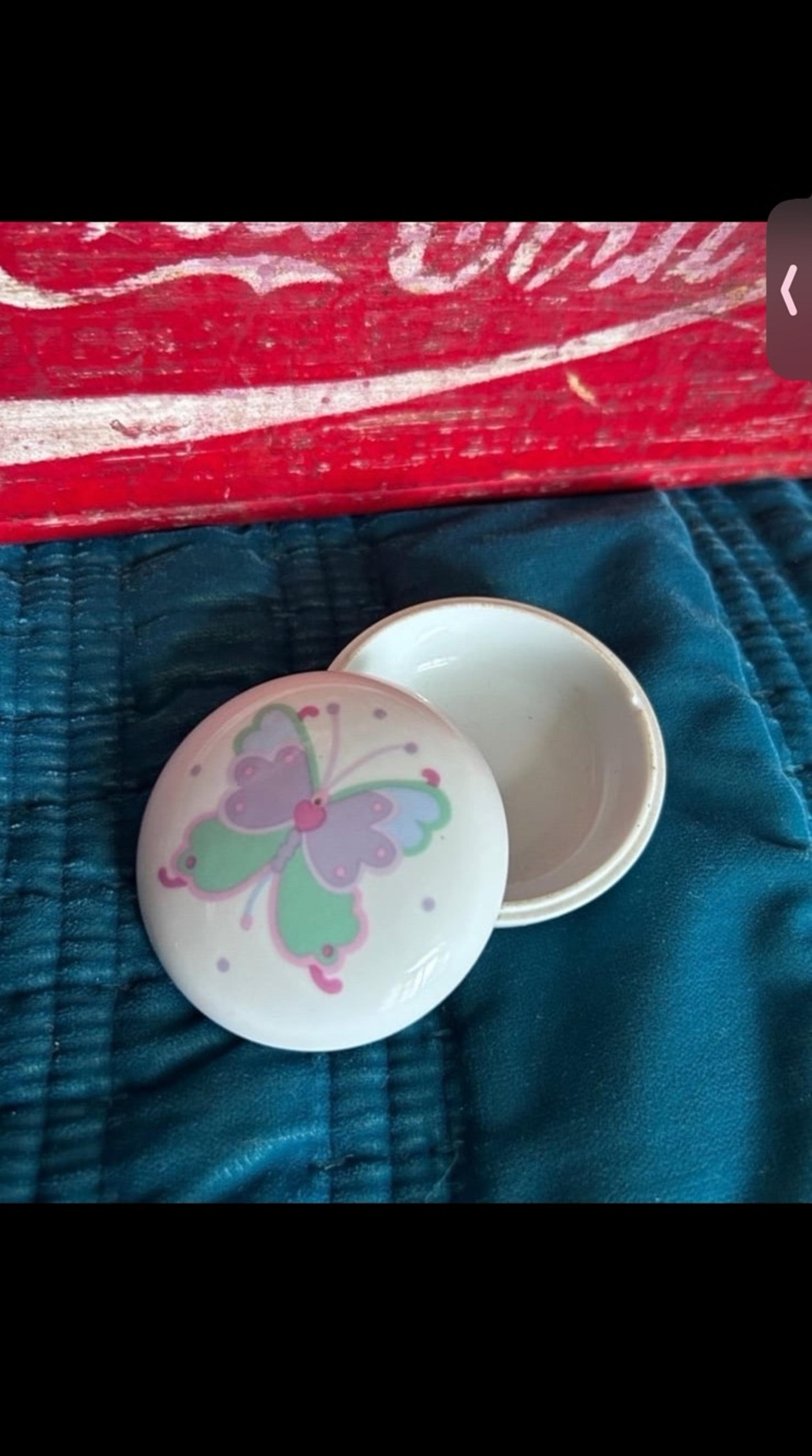 Vintage 1989 LVC Fine Porcelain Girls Heart Butterfly 2.5" Trinket Box