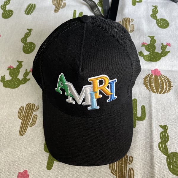 Gallery Embroidered mesh breathable baseball cap