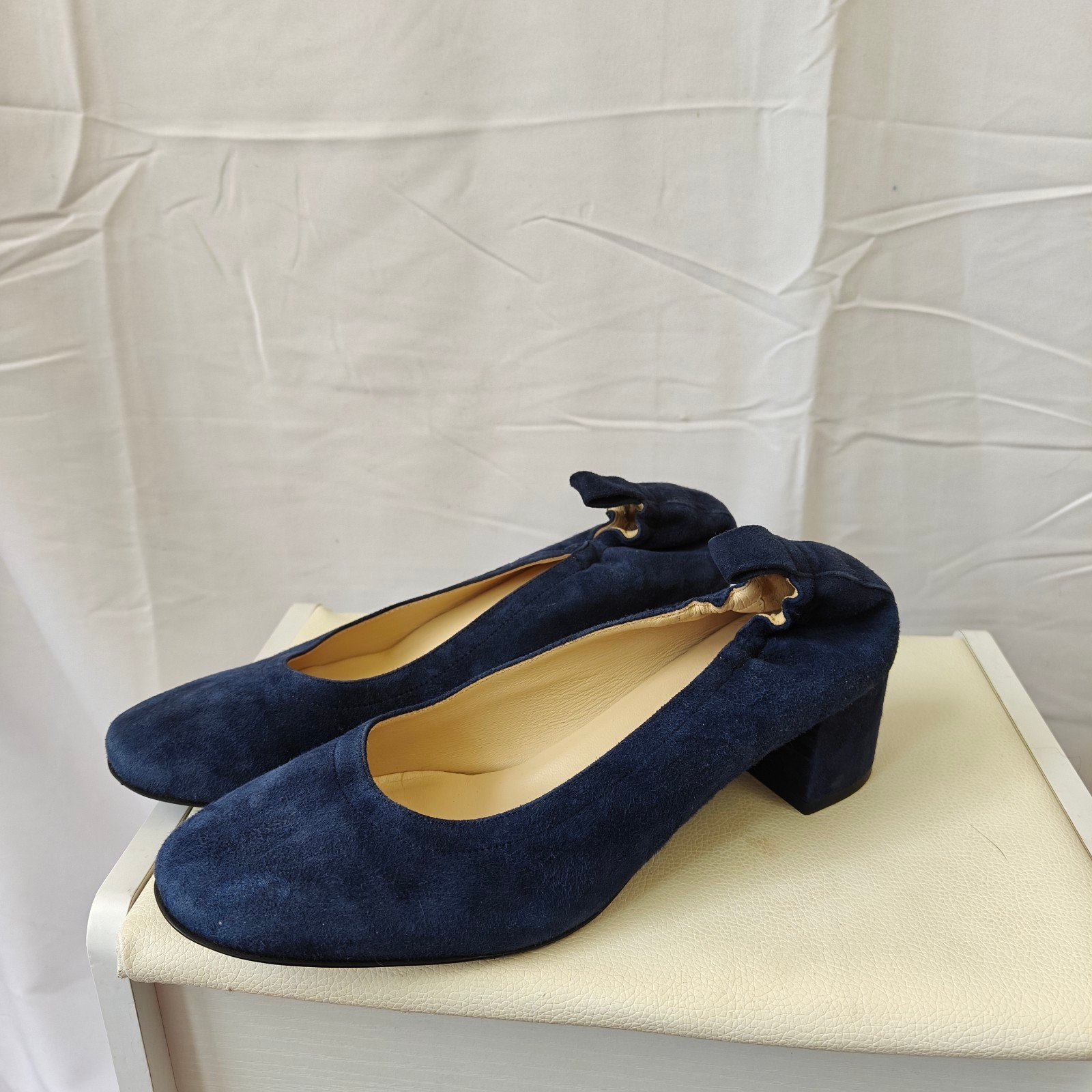 Everlane Women’s 7.5 Day Heel Round Toe Navy Suede Ballet Heels