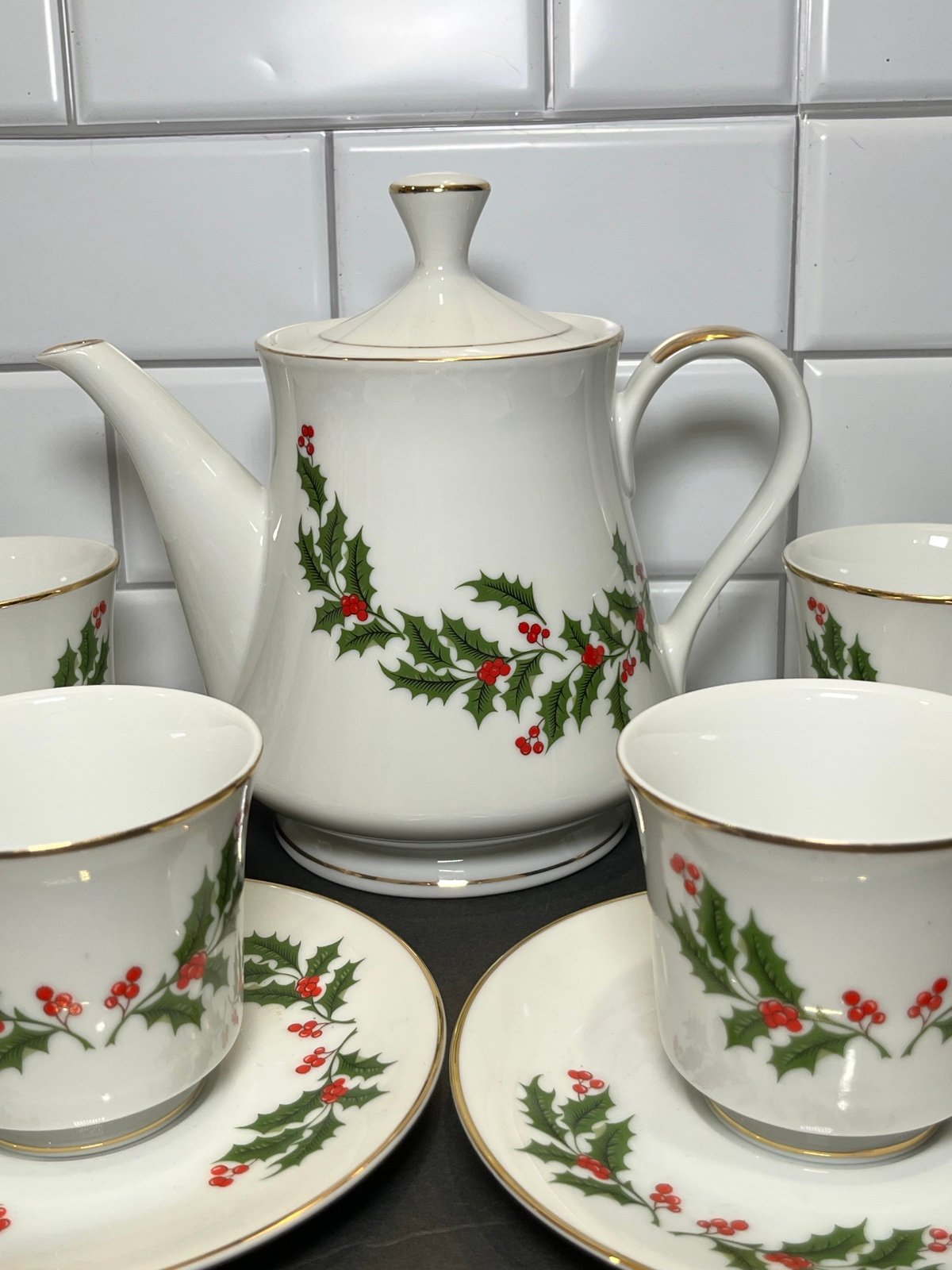 VINTAGE All The Trimmings Tea Set for 4