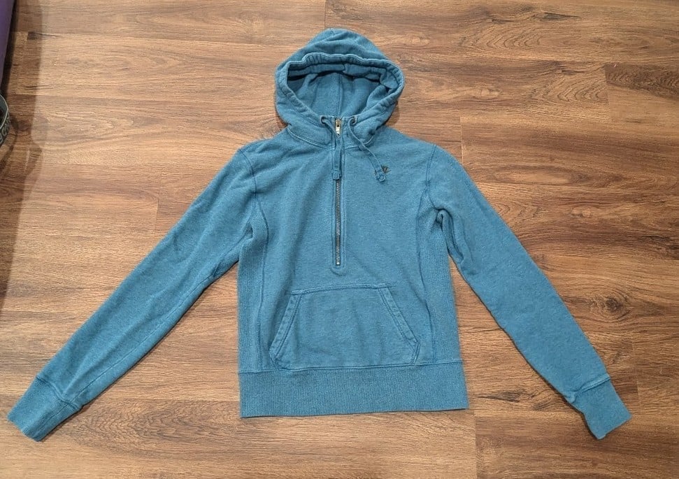 Nike women's size M 1/4 zip hooded sweatshirt in EUC