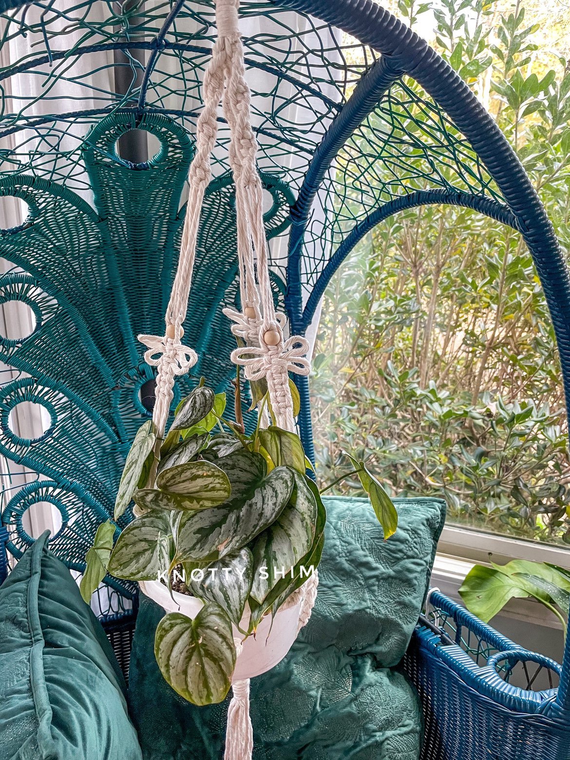 Macrame plant hanger