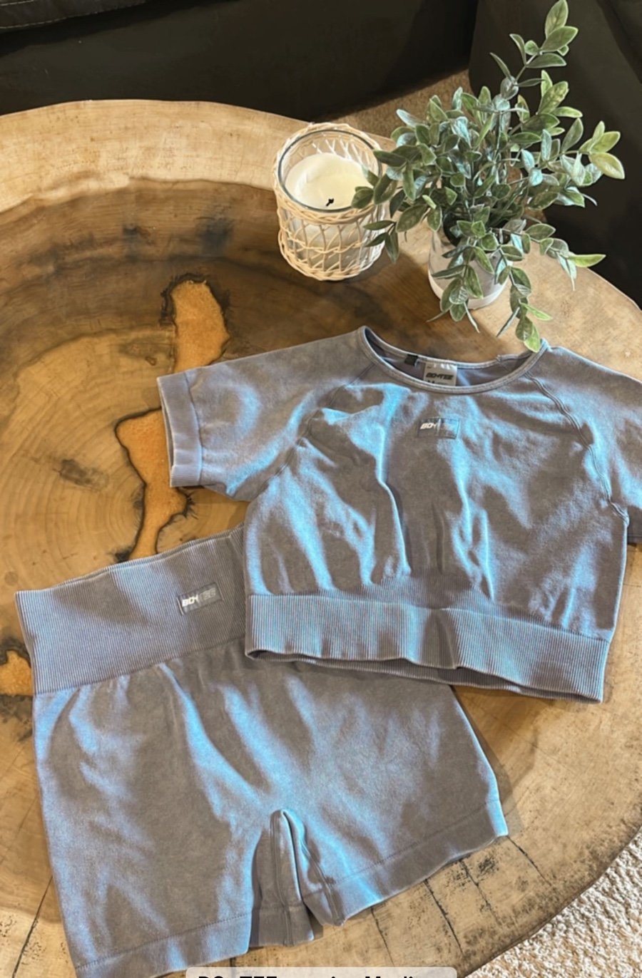 blue bo+tee set