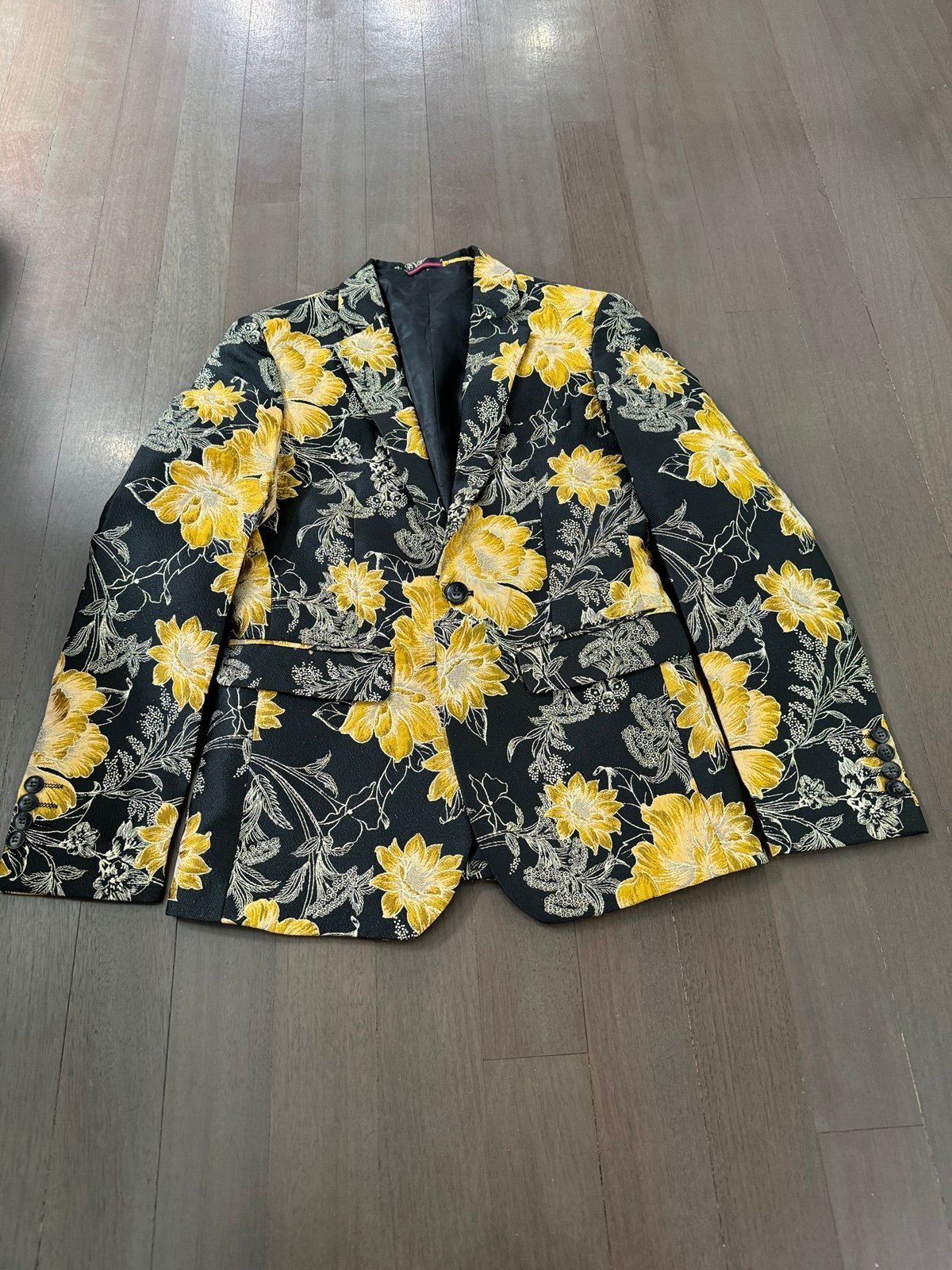 men's 2 piece Suit. Size XS, pant's size 28
