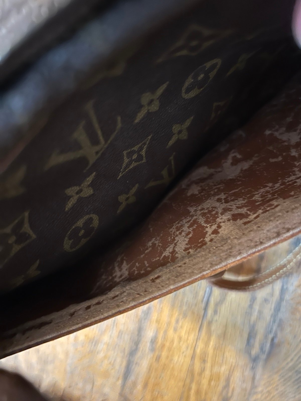 Authentic Louis Vuitton Jeune Fille - detail