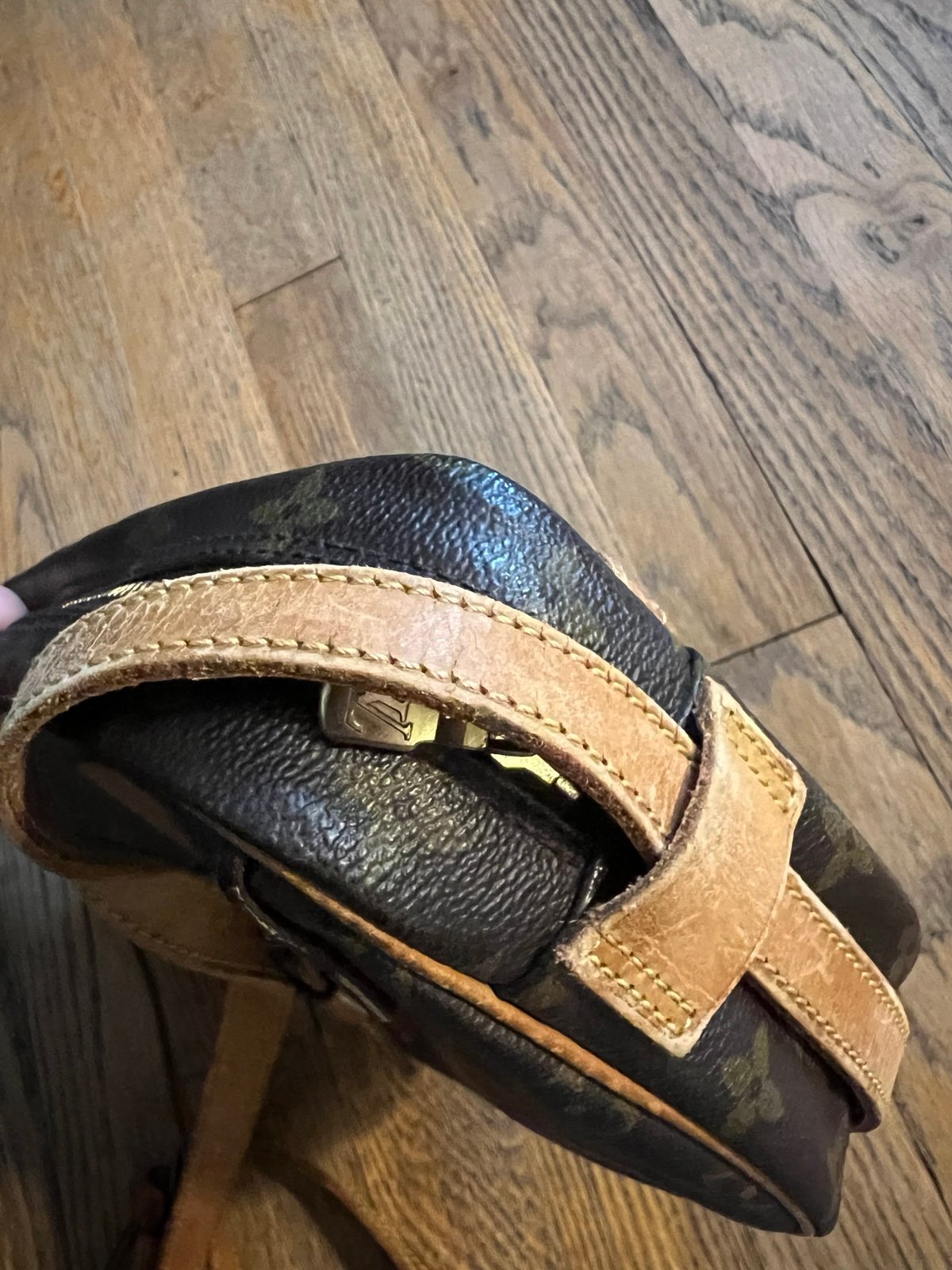 Authentic Louis Vuitton Jeune Fille - detail