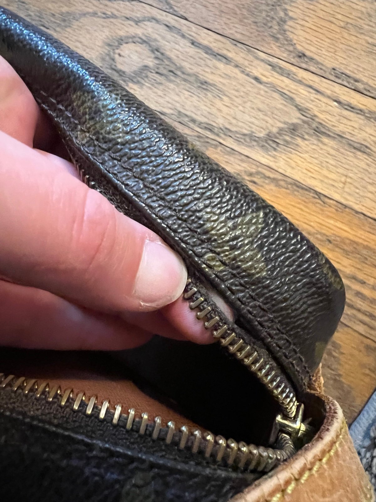 Authentic Louis Vuitton Jeune Fille - detail