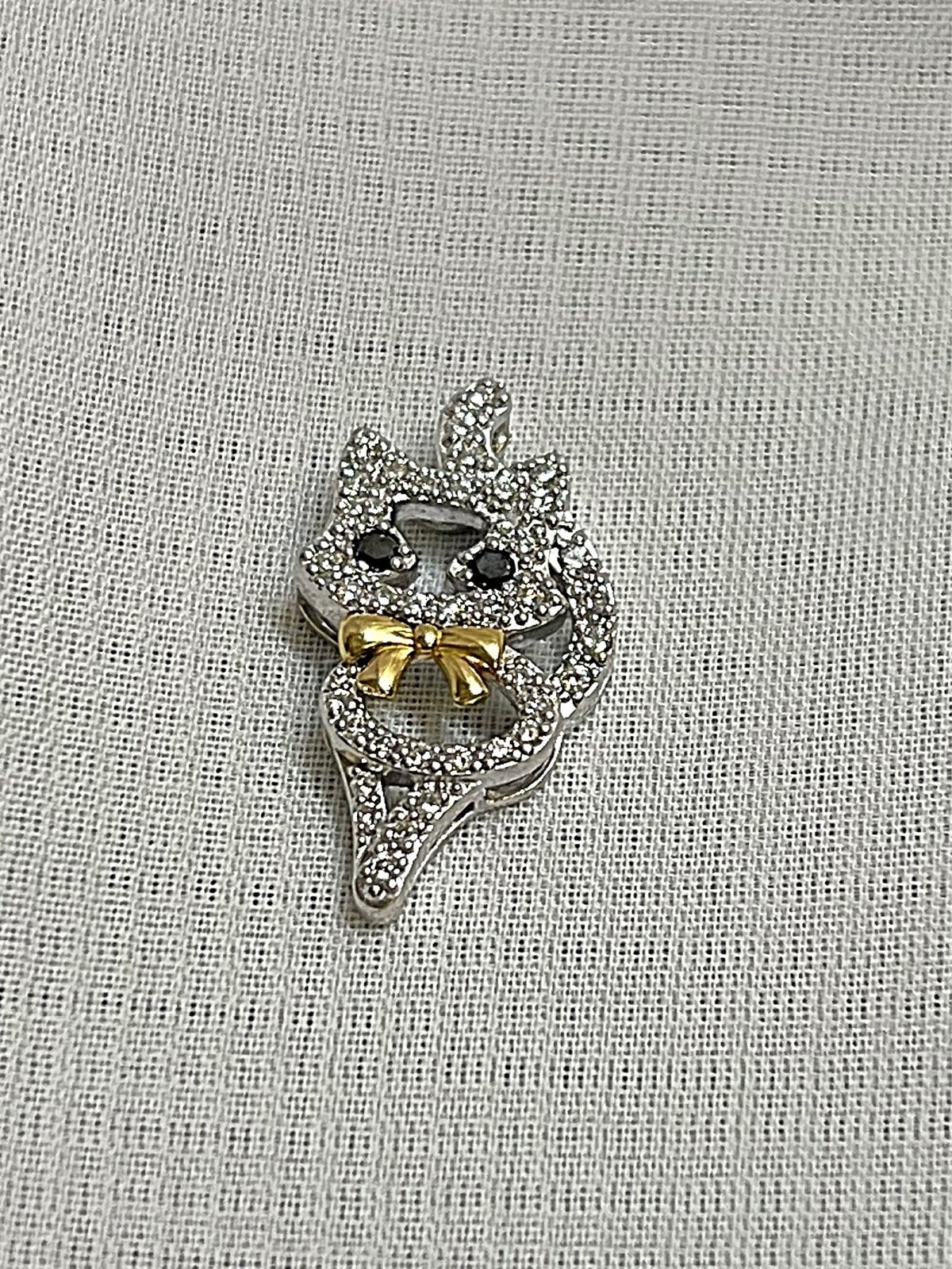 K18 real gold pendant with diamonds