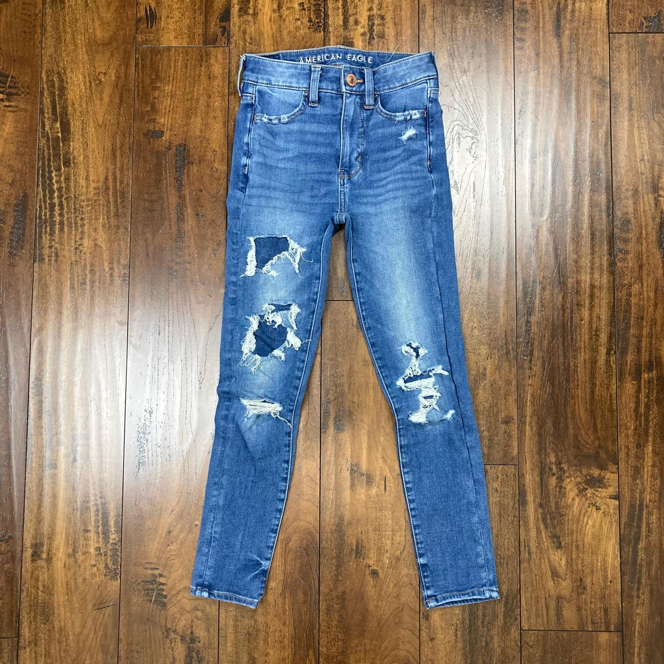 AMERICAN EAGLE Women’s Hi-Rise Jegging Cropped Ripped Dream Jean 000 Reg