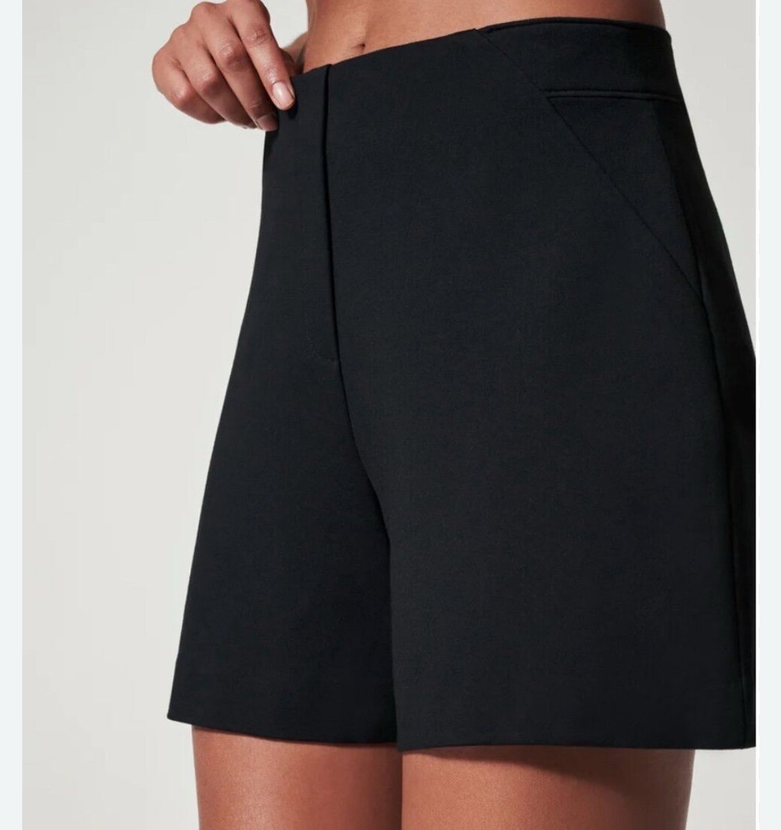 Spanx Women’s Medium Polished 6” Pull On Short Classic Black Smoothing Fabric pe