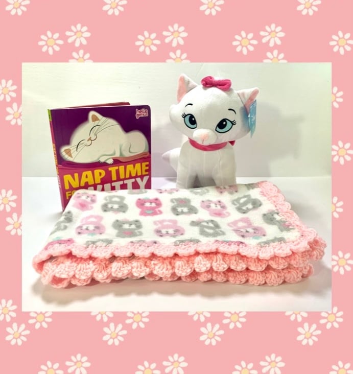 Kittens & Aristocrat Marie Crochet Baby Blanket Gift Set