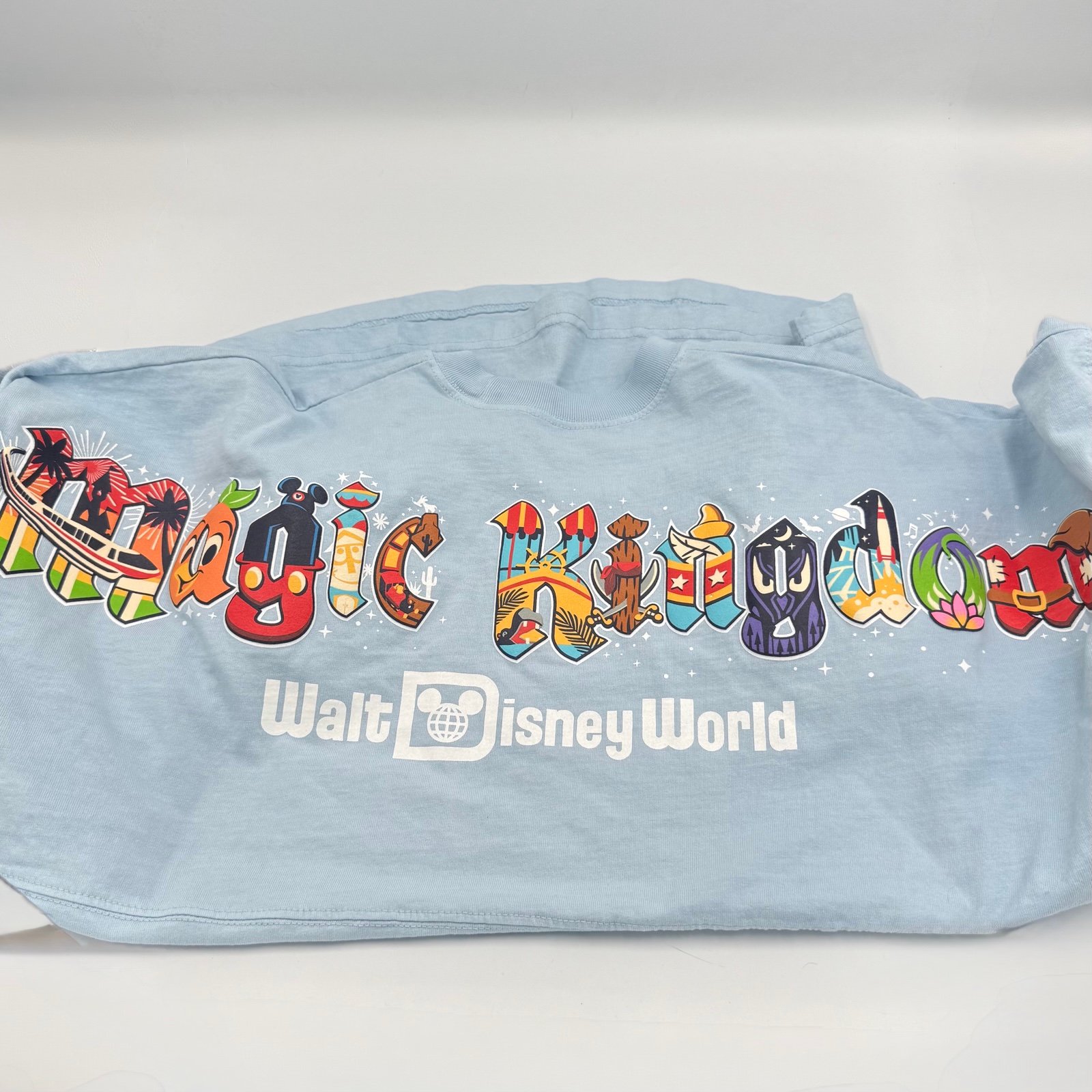 NWT Disney MAGIC KINGDOM Spirit Jersey Size Medium