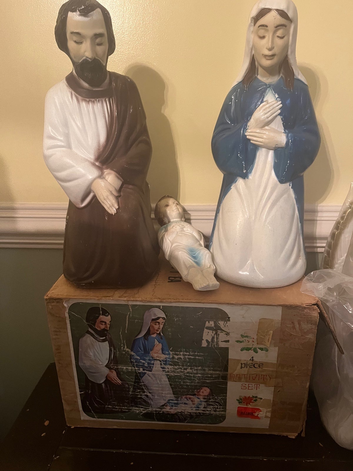 blow mold nativity scene set w/ box