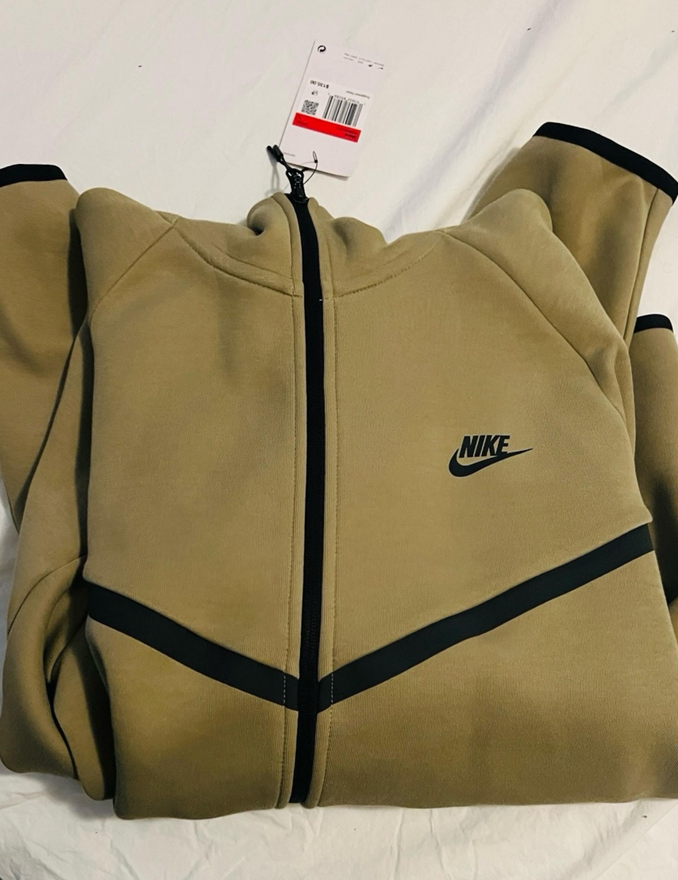 Men’s Nike Tech Fleece sweatsuit in khaki