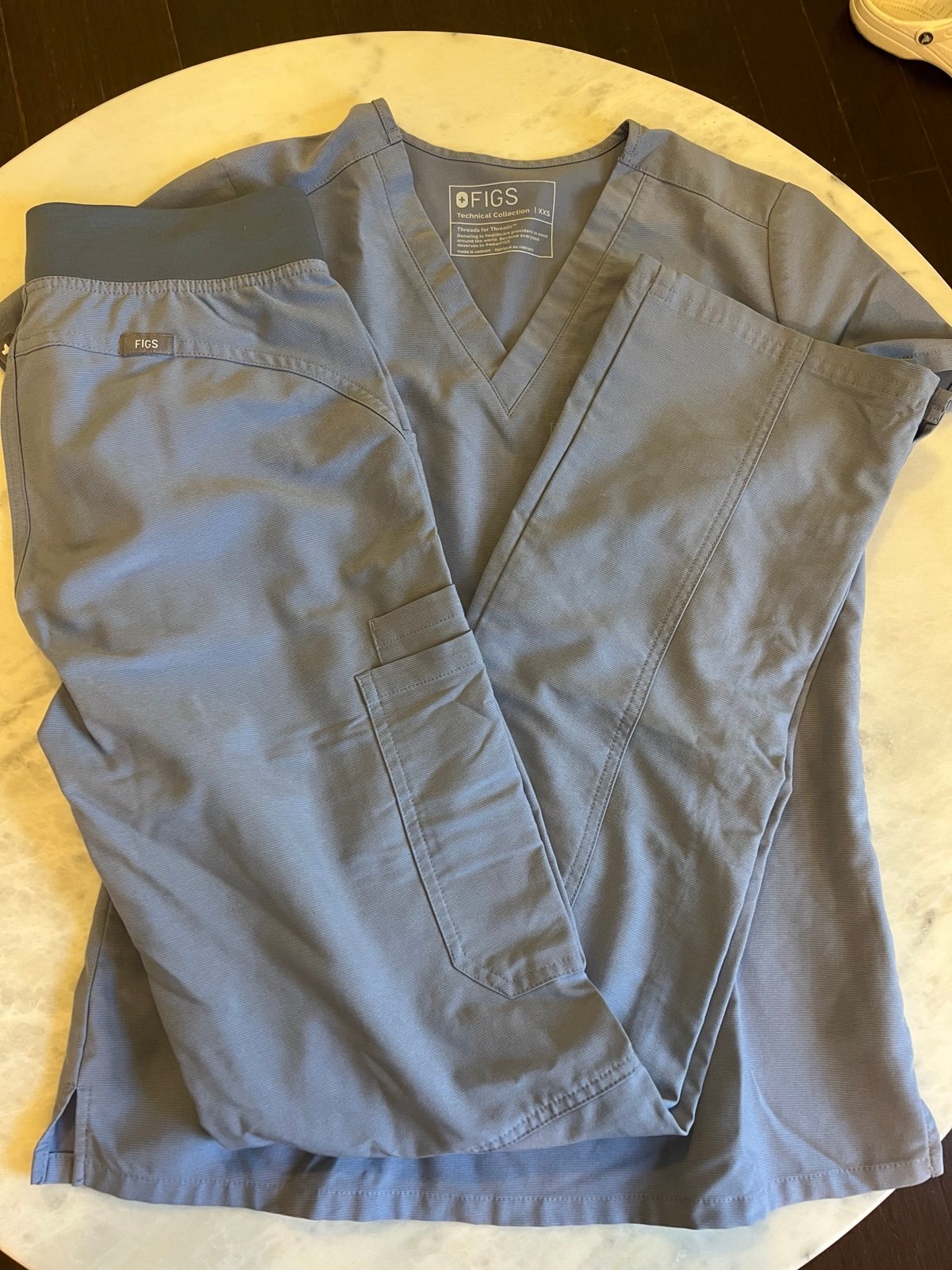 Figs vapor blue scrub set