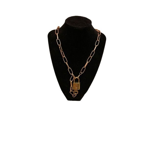 GOLD LOUIS VUITTON LOCK VINTAGE NECKLACE – Dchandi