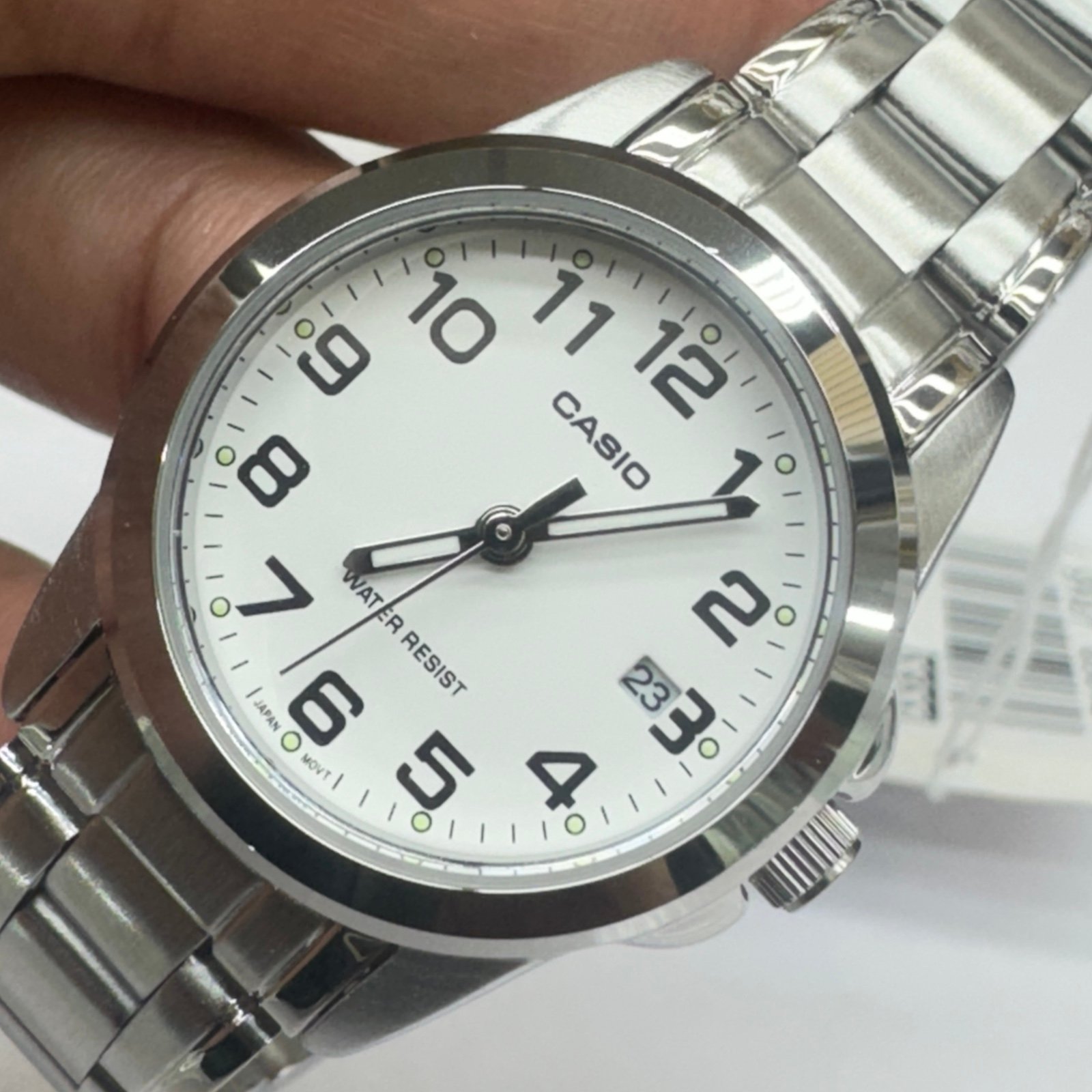 Classic Style Casio Small Watch Medium size for Ladies Size 25 mm Diameter Wide