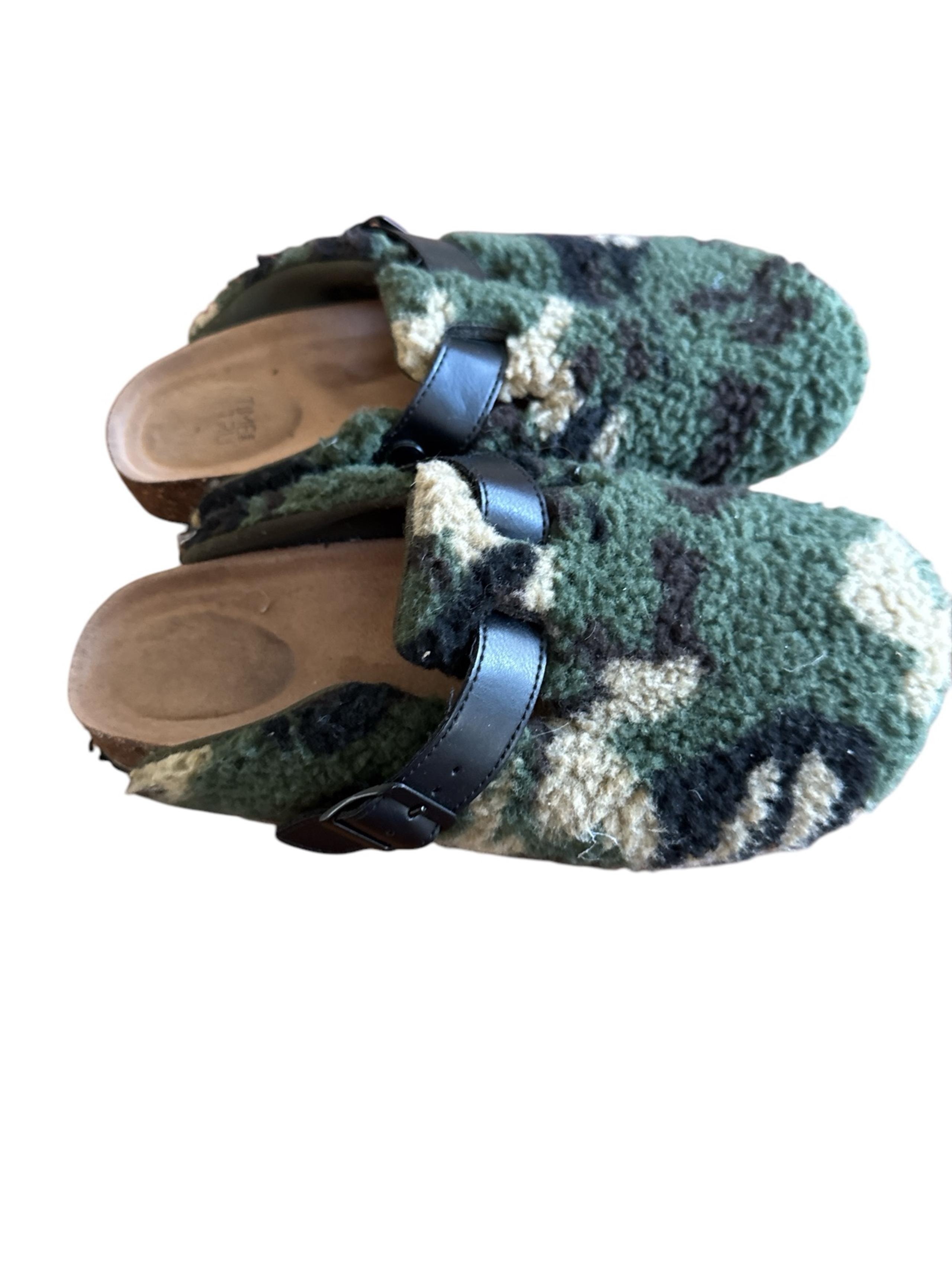 Time And Tru Slip On Camo Shoes Women’s Size 8